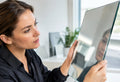 Leitfaden zur Spiegelglas-Qualität richtig lesen