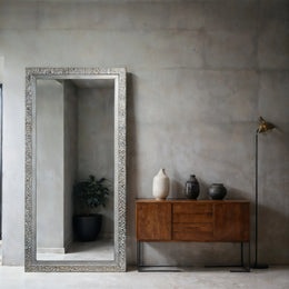 Silver Leaf Elegance – Handcrafted Modern Mirror - Reflessa - Luxury mirrors